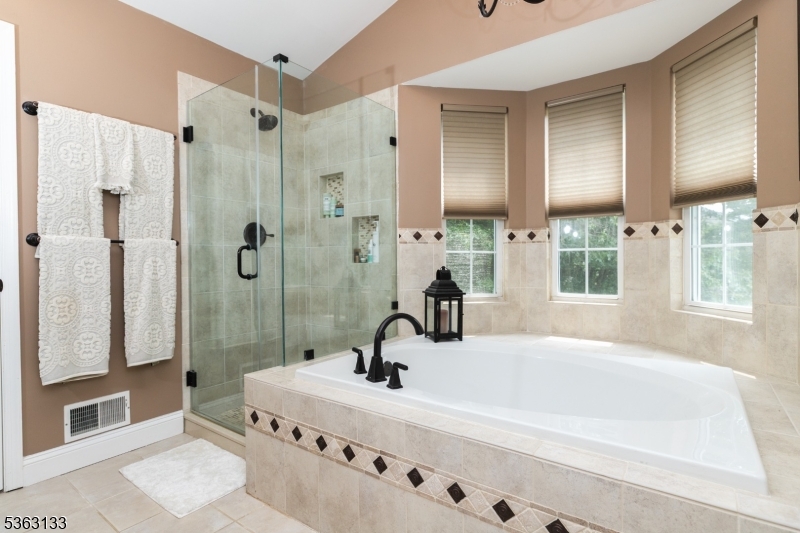 Jefferson, New Jersey, 07438, United States, 3 Bedrooms Bedrooms, ,3 BathroomsBathrooms,Residential,For Sale,1937828