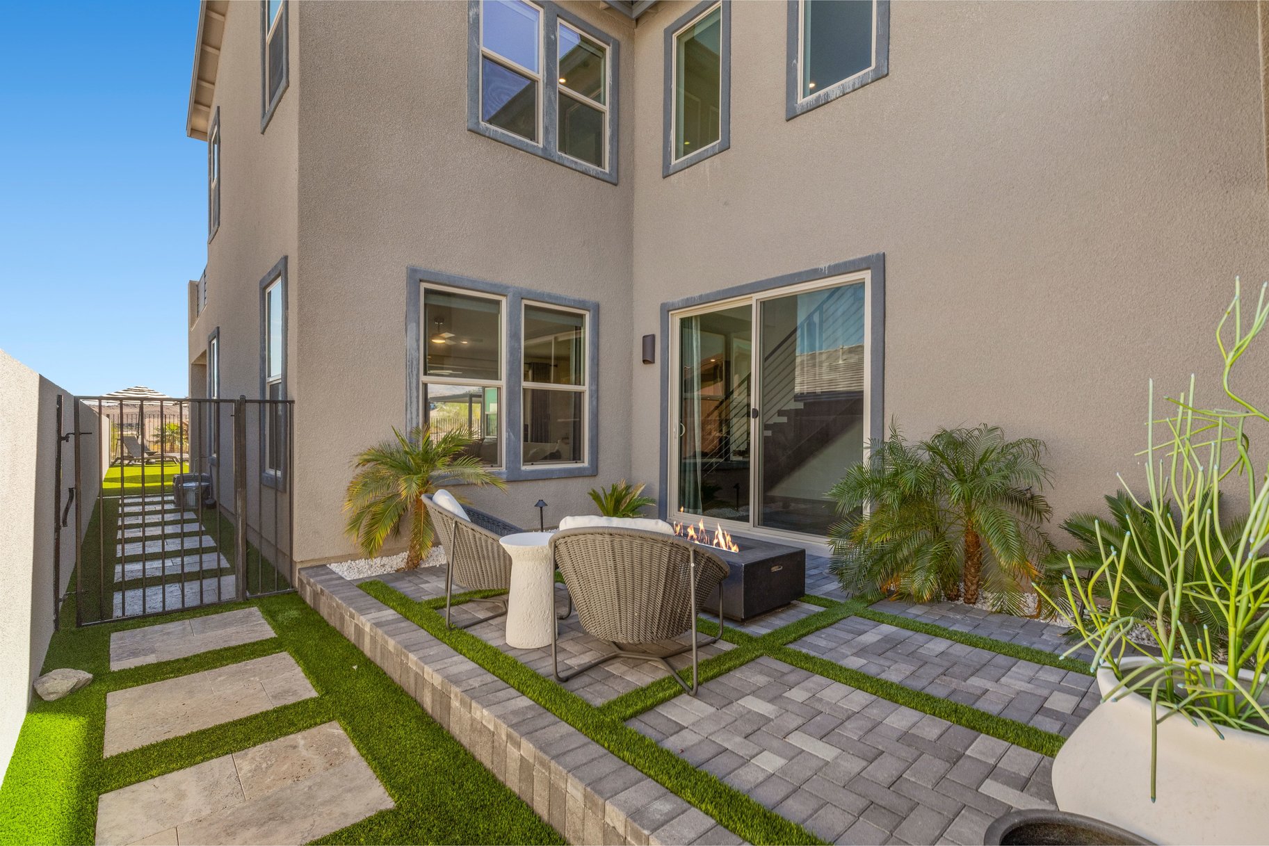  Mountainside Henderson Retreat with Strip Views & Resort-Style Backyard - 物件實景