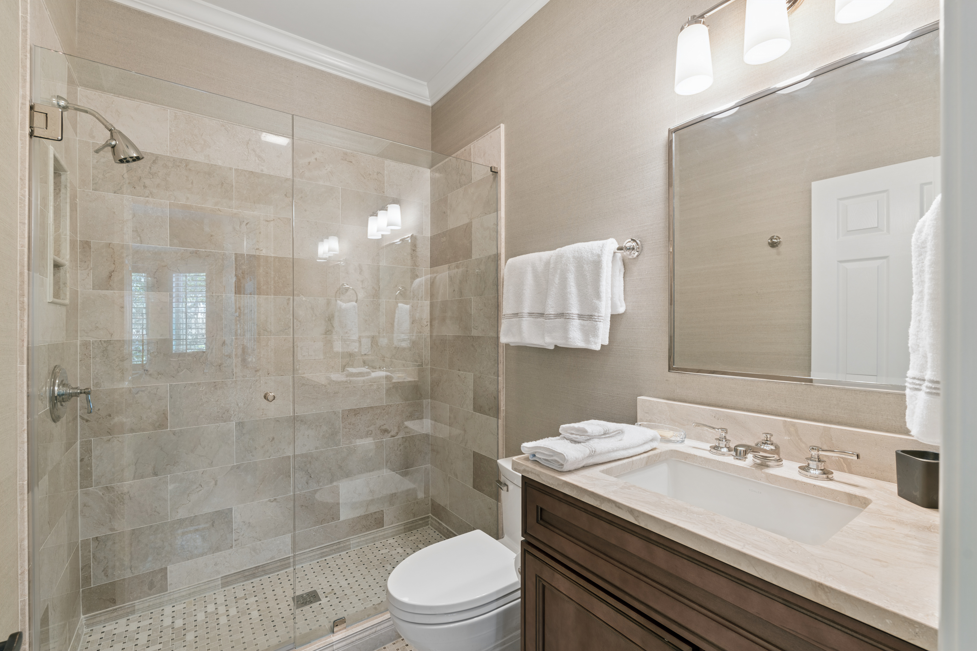  Carefully Curated End Unit Townhome in the Heart of Brookhaven - 物件實景