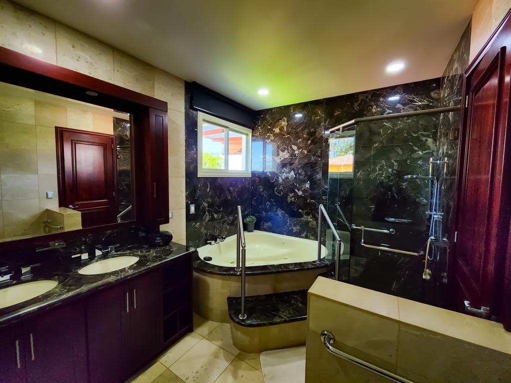 Curridabat, Curridabat, San Jose, CR, 6 Bedrooms Bedrooms, ,7 BathroomsBathrooms,Residential,For Sale,Curridabat,1587516