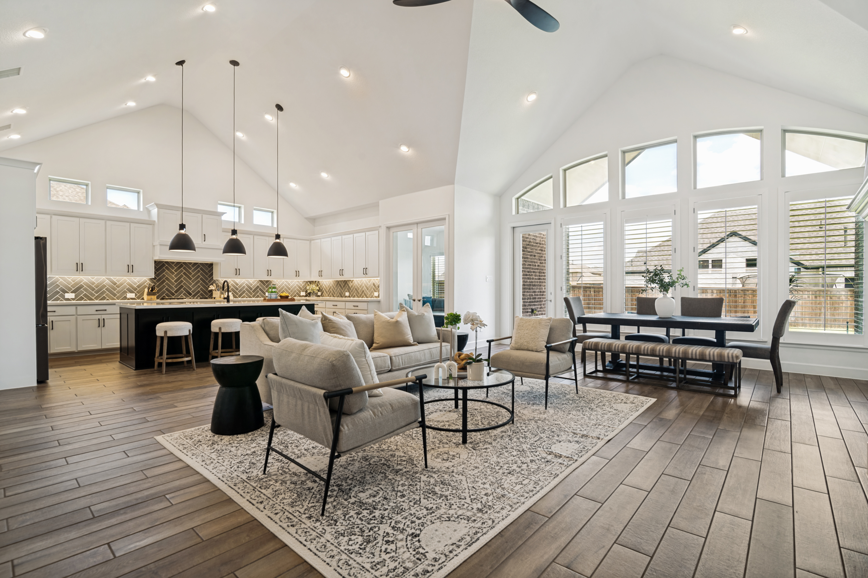  Better Than New  Perry Home on Expansive Nearly Half-Acre Lot - 物件實景