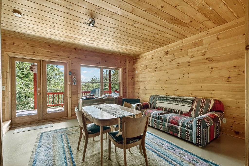 Blue Ridge, Georgia, 30513, United States, 3 Bedrooms Bedrooms, ,3 BathroomsBathrooms,Residential,For Sale,1965953