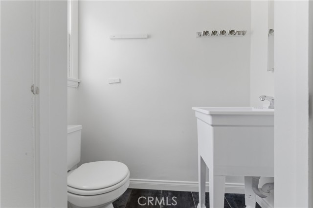 Los Angeles, California, 90043, United States, 3 Bedrooms Bedrooms, ,3 BathroomsBathrooms,Residential,For Sale,2049255