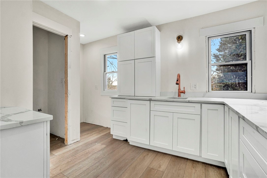 Seneca, South Carolina, 29672, United States, 6 Bedrooms Bedrooms, ,5 BathroomsBathrooms,Residential,For Sale,2002208