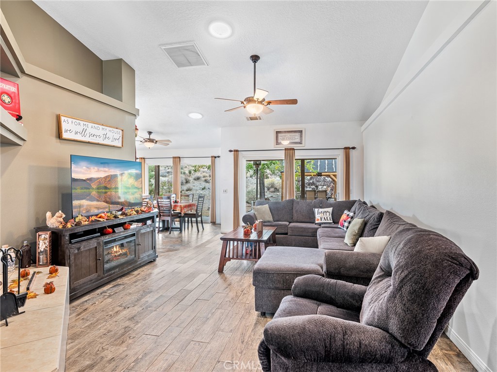 Pinon Hills, California, 92372, United States, 5 Bedrooms Bedrooms, ,3 BathroomsBathrooms,Residential,For Sale,1993354