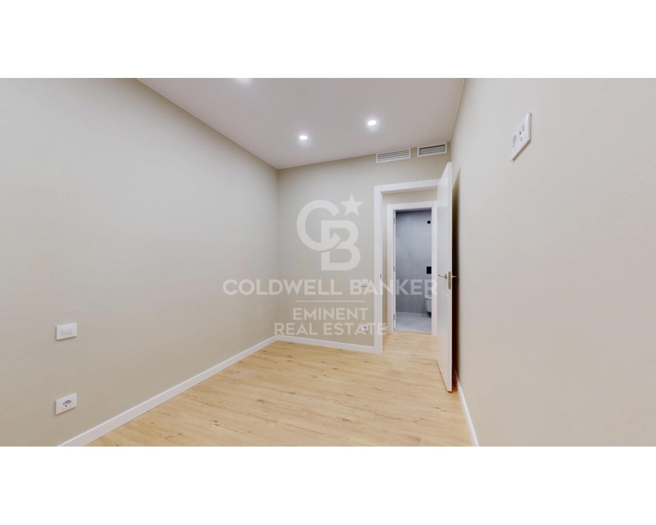 Barcelona, Catalonia, ES, 4 Bedrooms Bedrooms, ,2 BathroomsBathrooms,Residential,For Sale,1826815