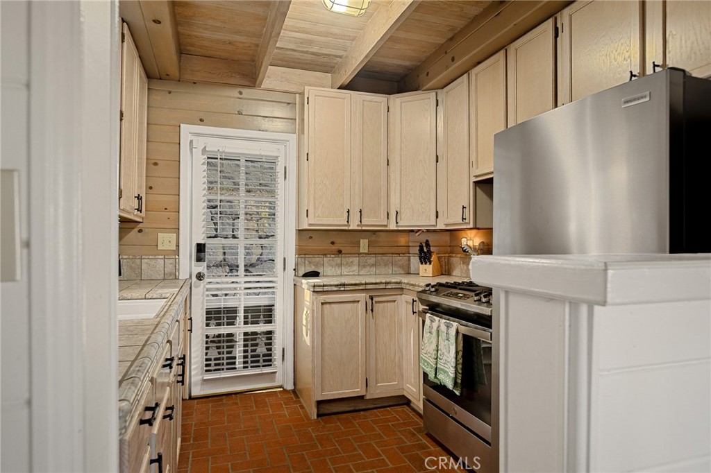 Lake Arrowhead, California, 92352, United States, 3 Bedrooms Bedrooms, ,2 BathroomsBathrooms,Residential,For Sale,1984793