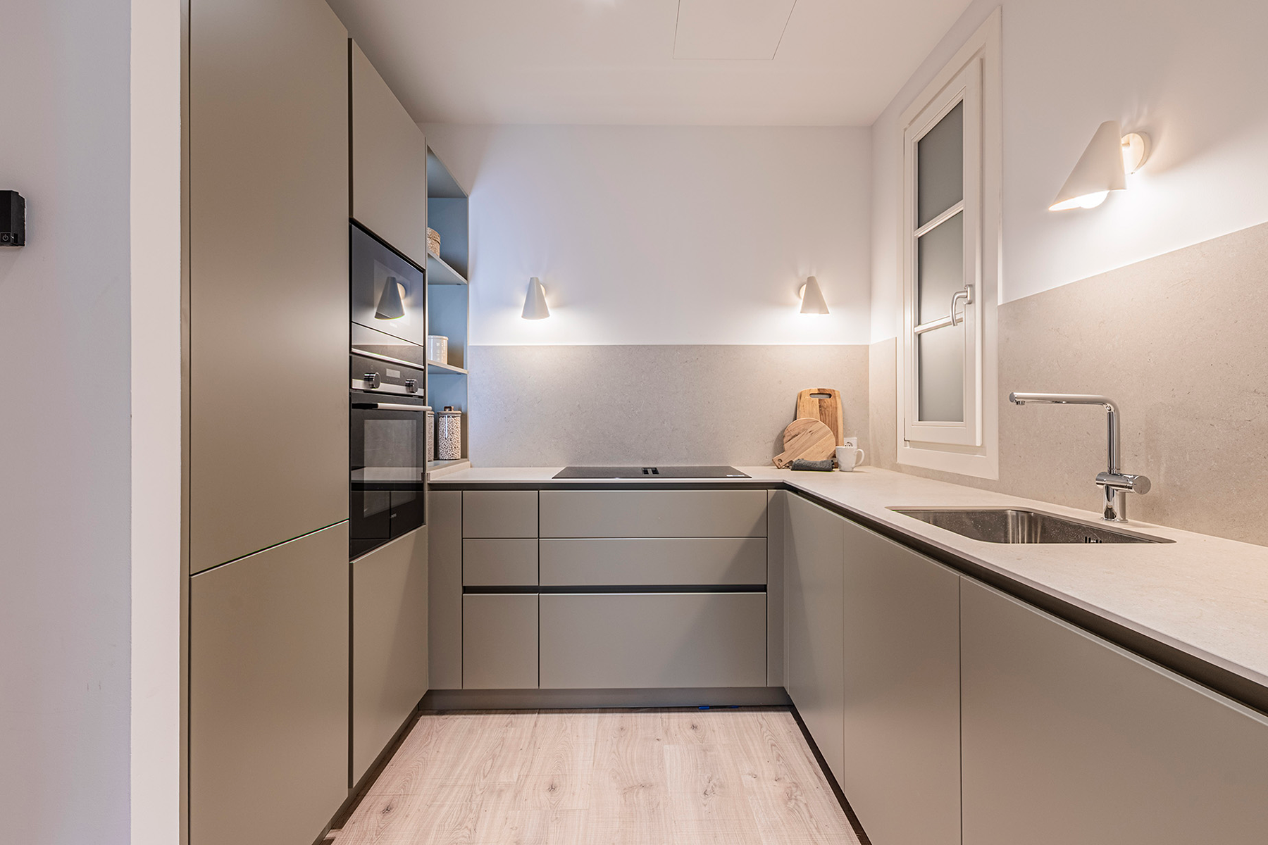  Renovated corner apartment with lots of natural light - 物件實景