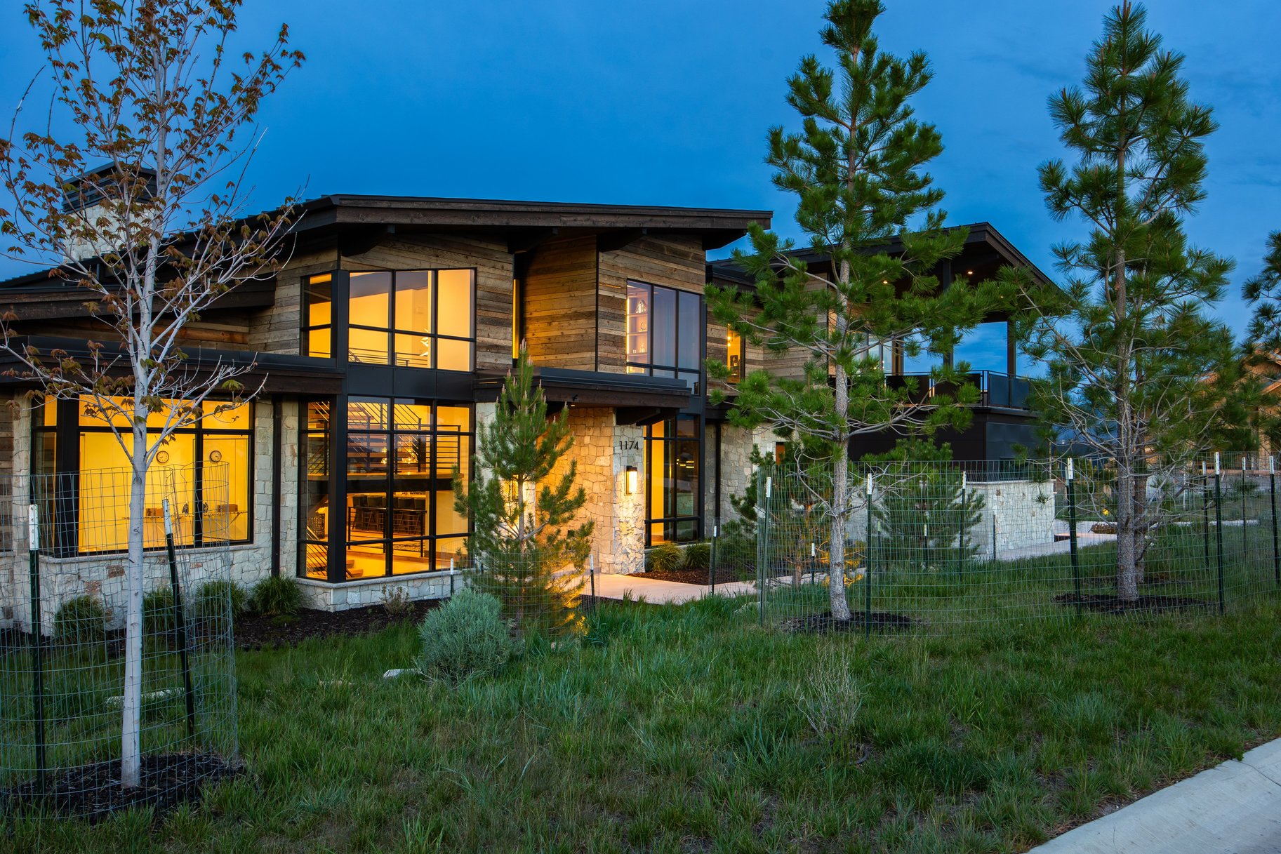  New Mountain Contemporary Home on Rare Double Lot with Timp Views - 物件實景