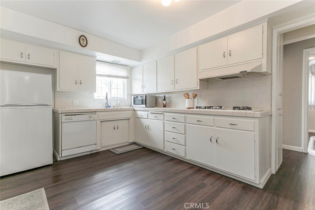 Sylmar, California, 91342, United States, 2 Bedrooms Bedrooms, ,1 BathroomBathrooms,Residential,For Sale,1960749