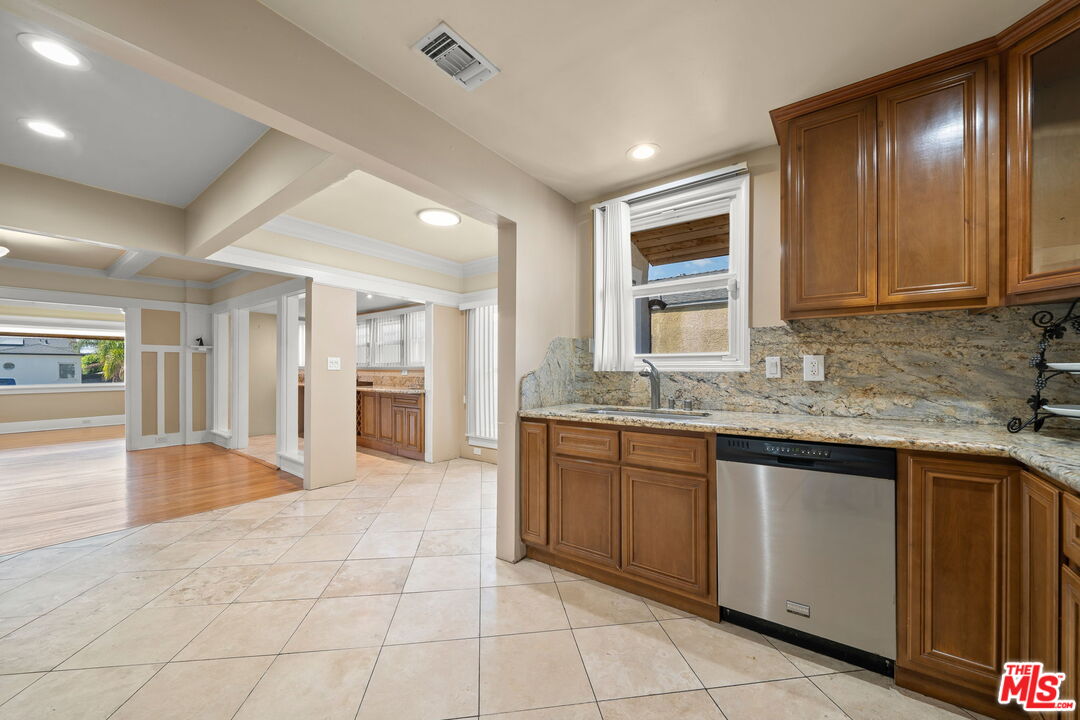 Inglewood, California, 90301, United States, 4 Bedrooms Bedrooms, ,Residential,For Sale,1993499