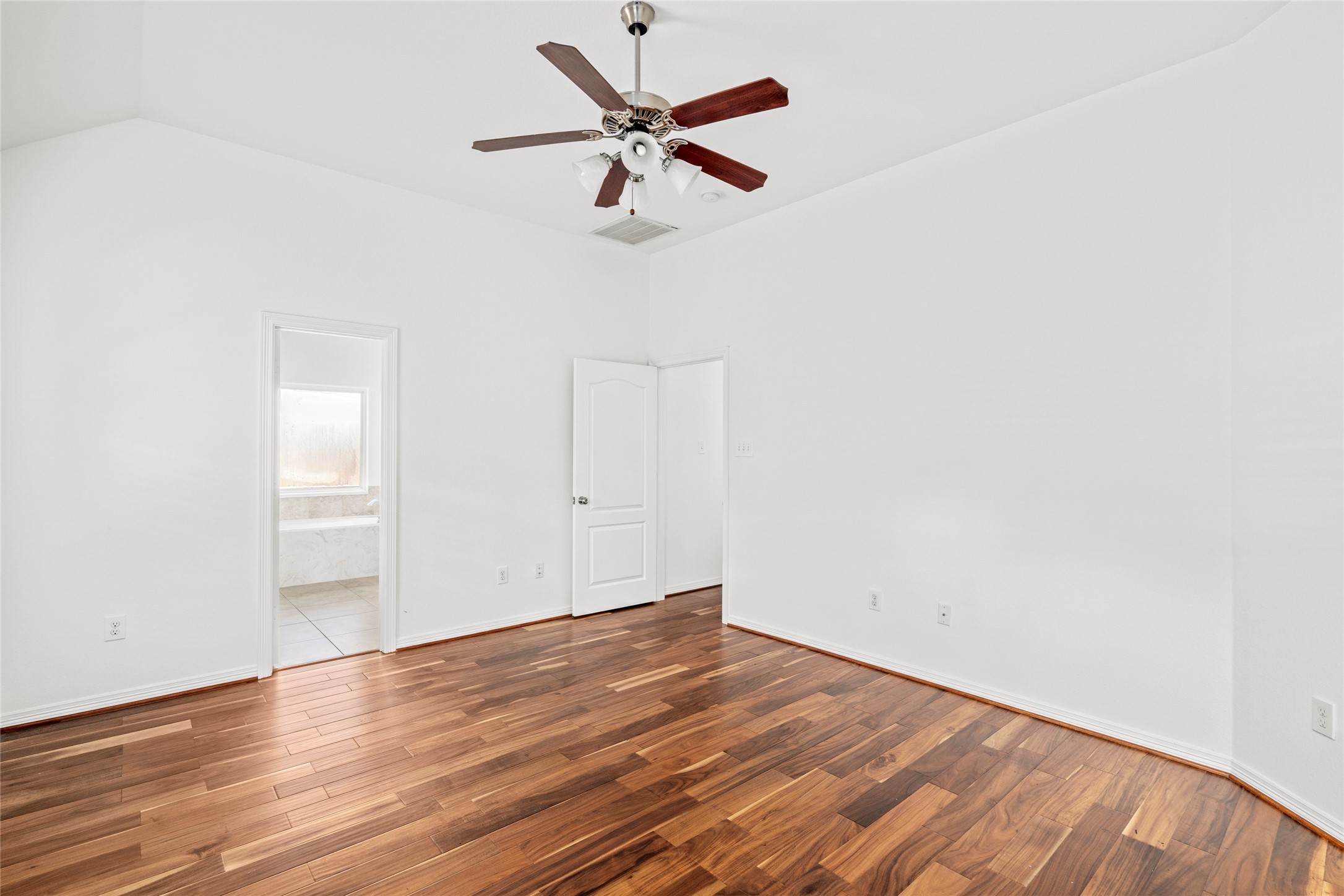  1613 Saulnier Street - 物件實景