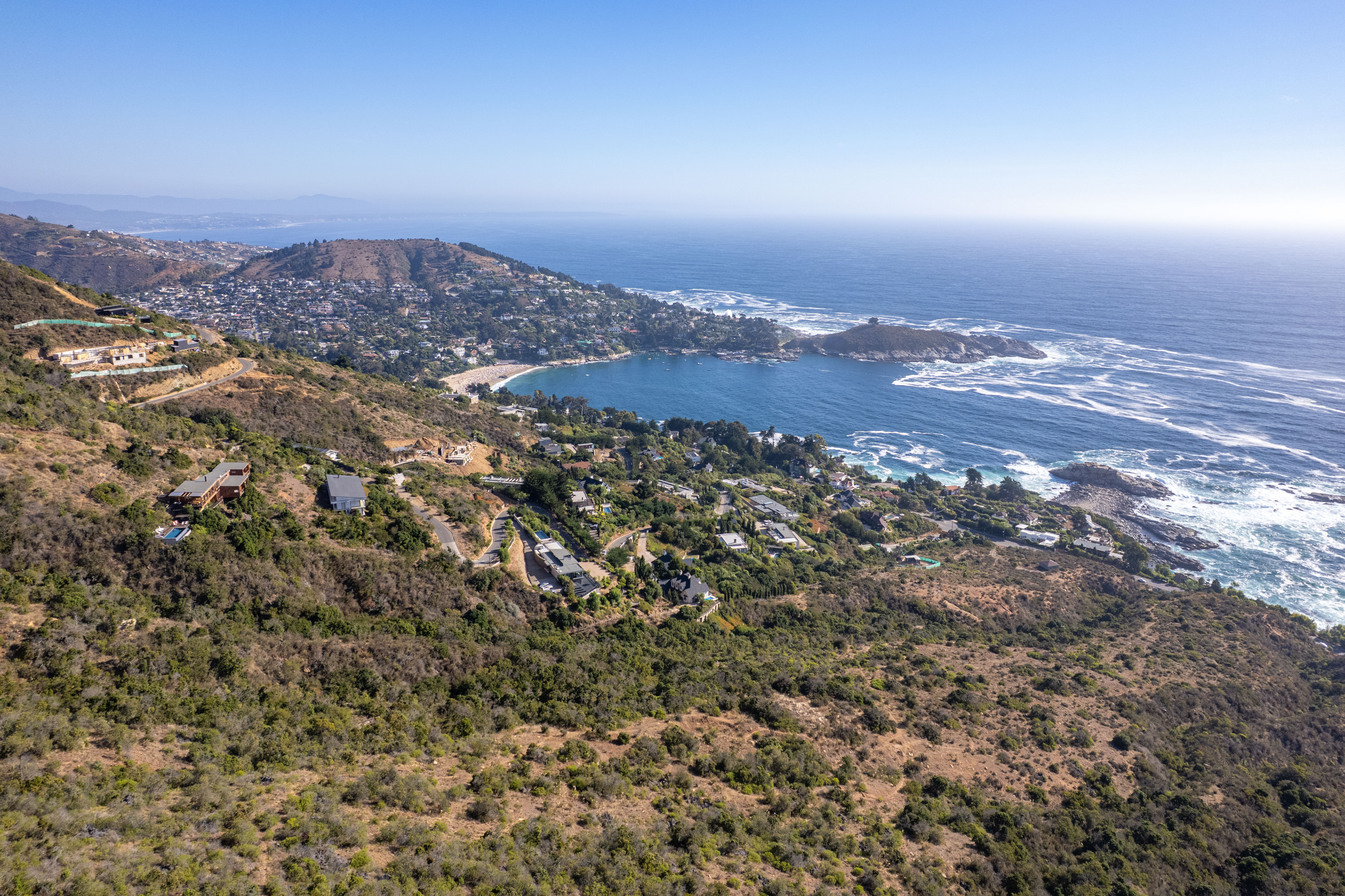  Georgian-style home in El Boldo gated community with ocean views - 物件實景