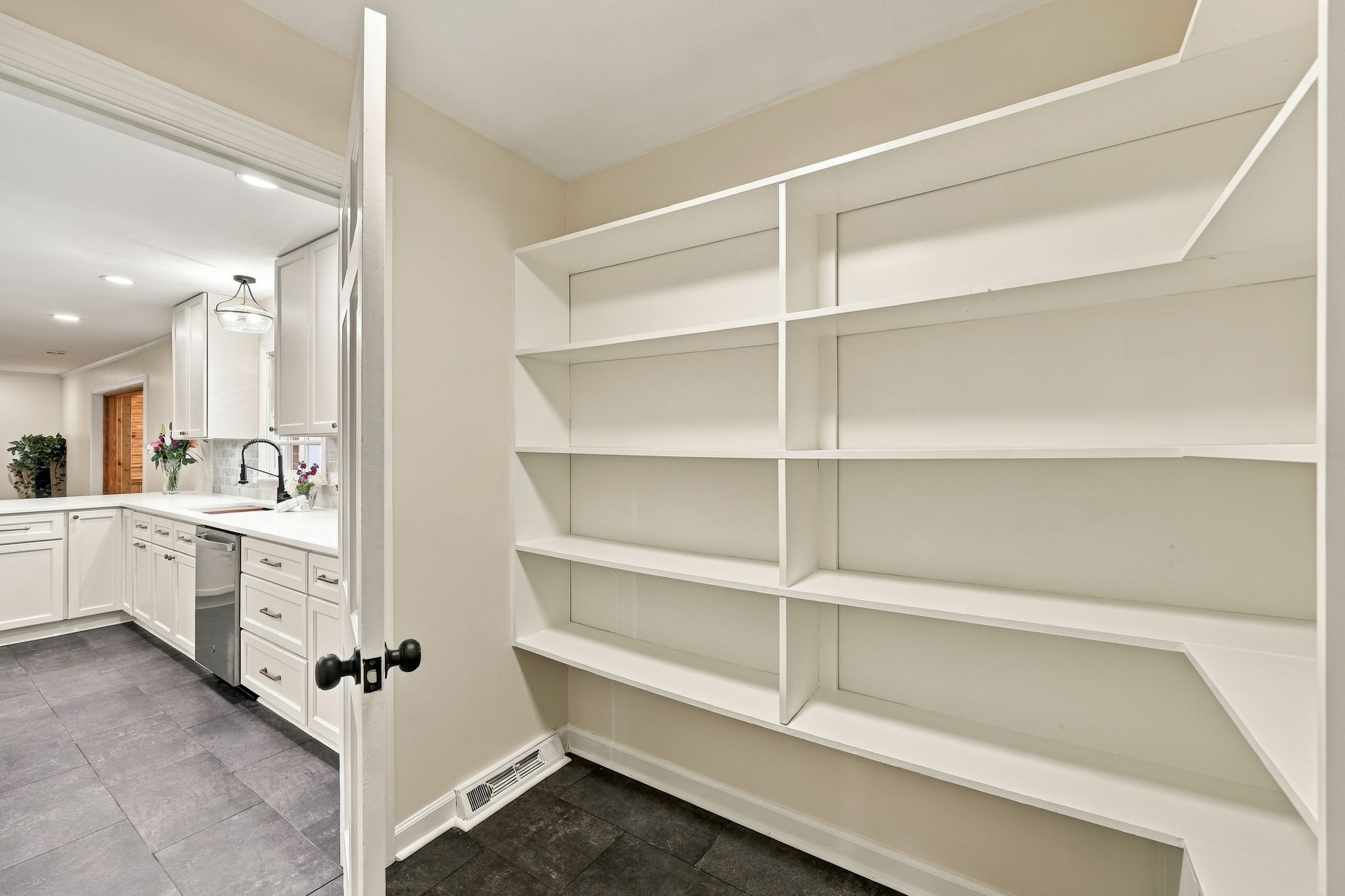  6700 Valley Lake Drive, Raleigh, NC 27612 - 物件實景