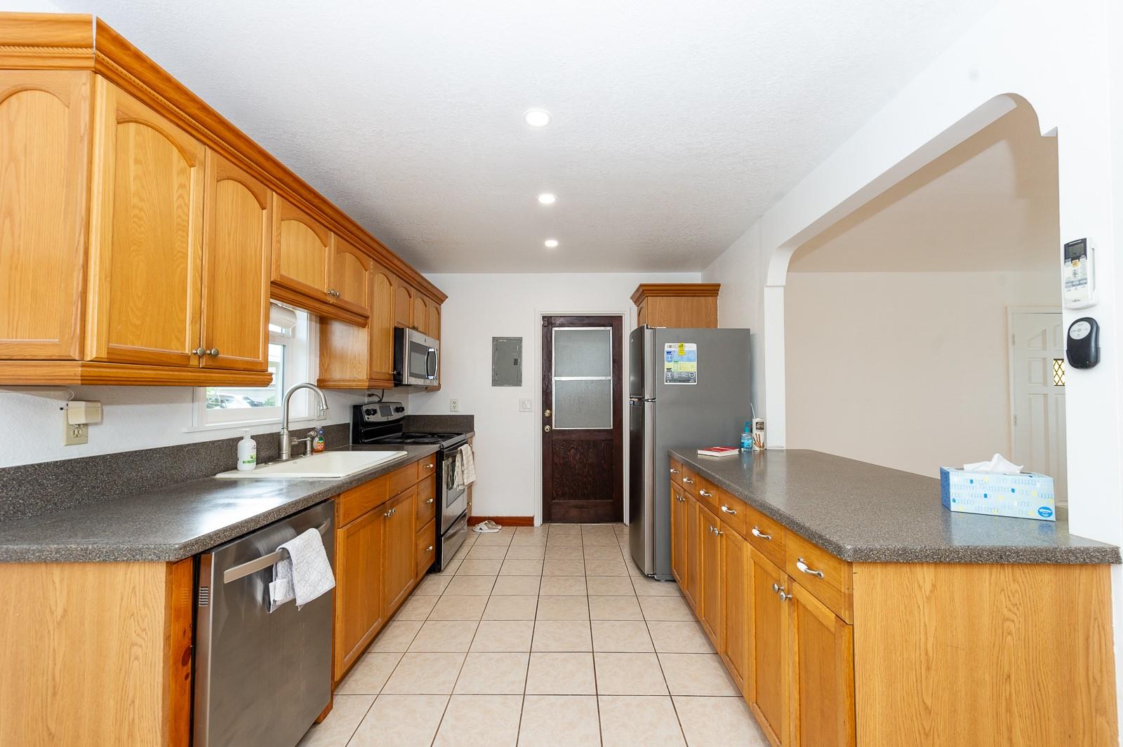 Waipahu, Hawaii, 96797, United States, 5 Bedrooms Bedrooms, ,3 BathroomsBathrooms,Residential,For Sale,1878439