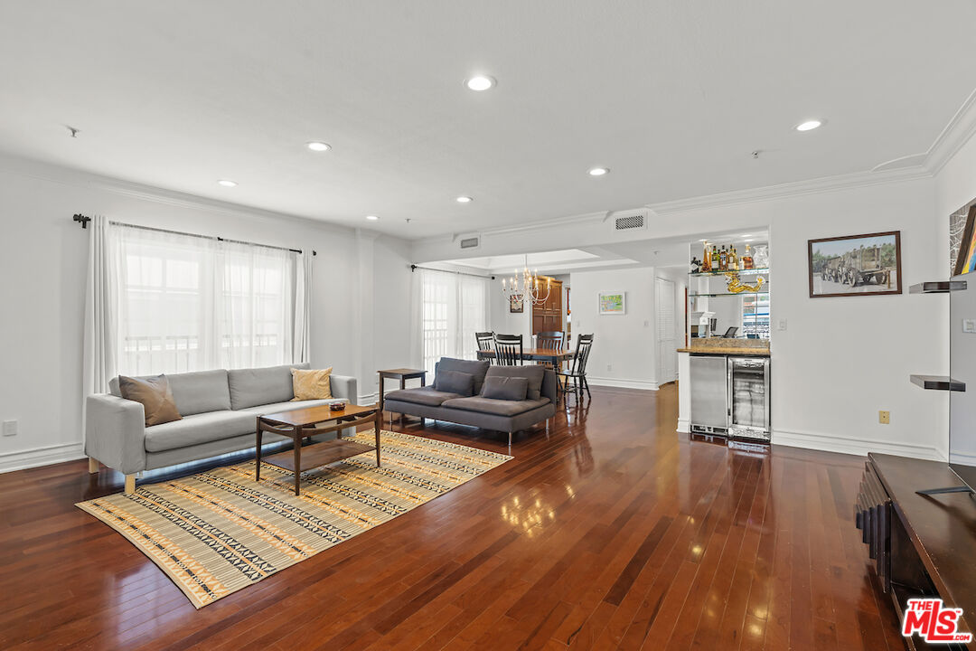 Los Angeles, California, 90049, United States, 3 Bedrooms Bedrooms, ,3 BathroomsBathrooms,Residential,For Sale,1885770