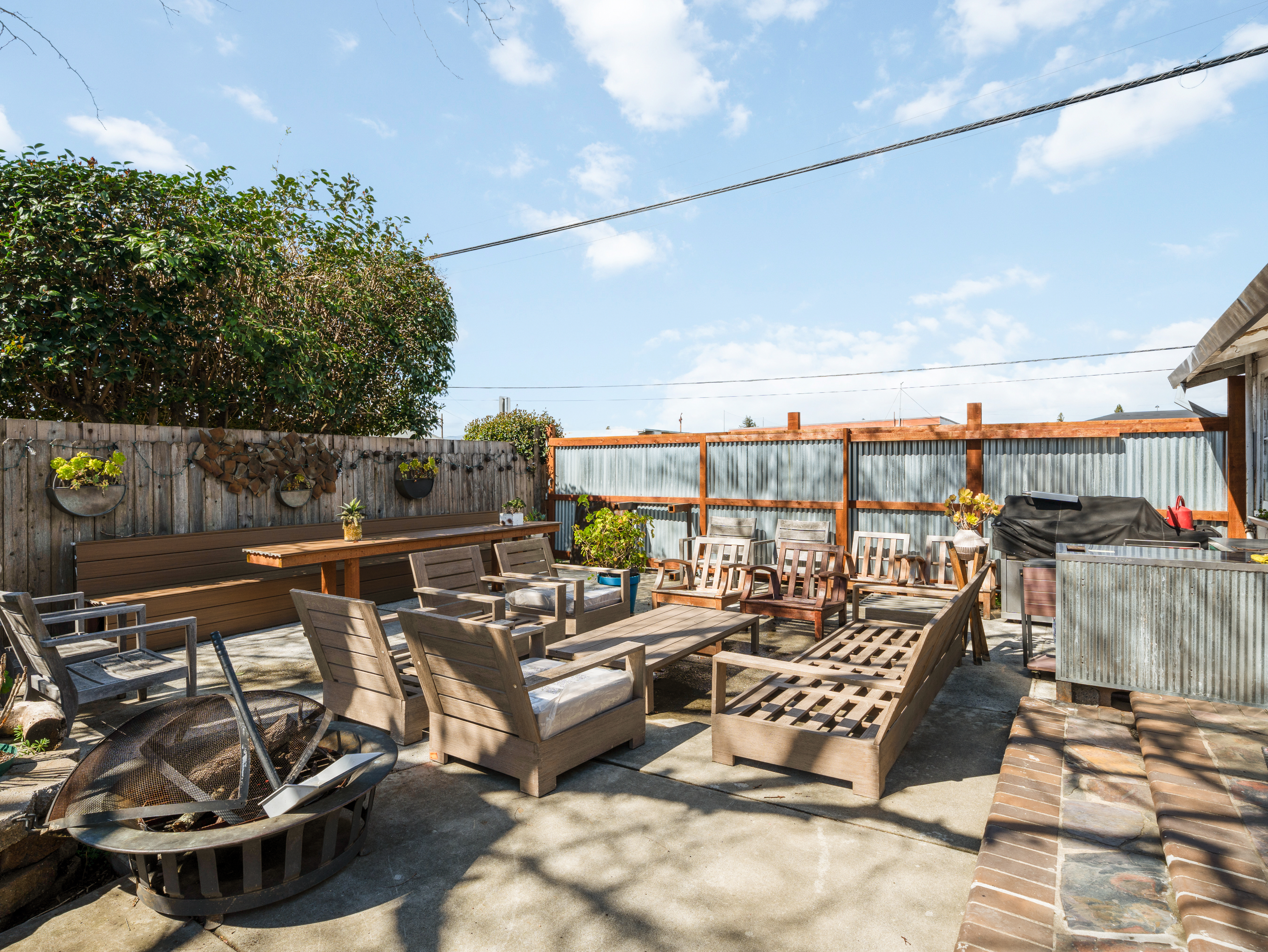  Conviently Located Remolded Home - 物件實景