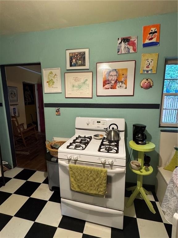 Fayetteville, Arkansas, 72701, United States, 2 Bedrooms Bedrooms, ,2 BathroomsBathrooms,Residential,For Sale,1980541