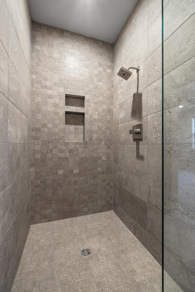 Klamath Falls, Oregon, 97601, United States, 3 Bedrooms Bedrooms, ,4 BathroomsBathrooms,Residential,For Sale,1794380