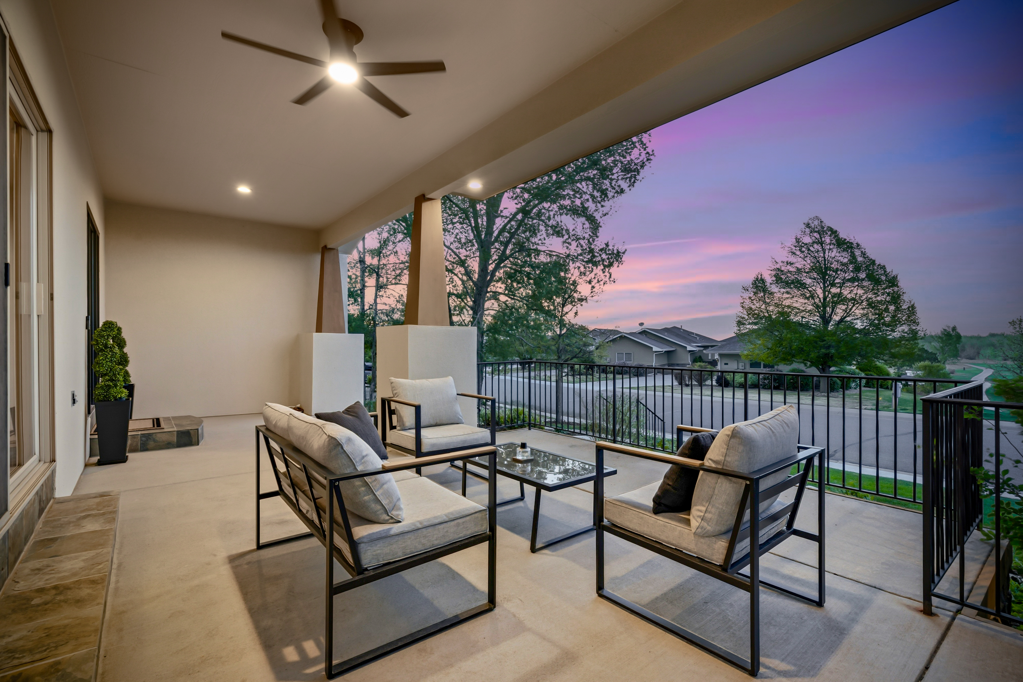  Luxuriously Renovated Home Overlooking Hole 15 of the Ptarmigan Country Club - 物件實景