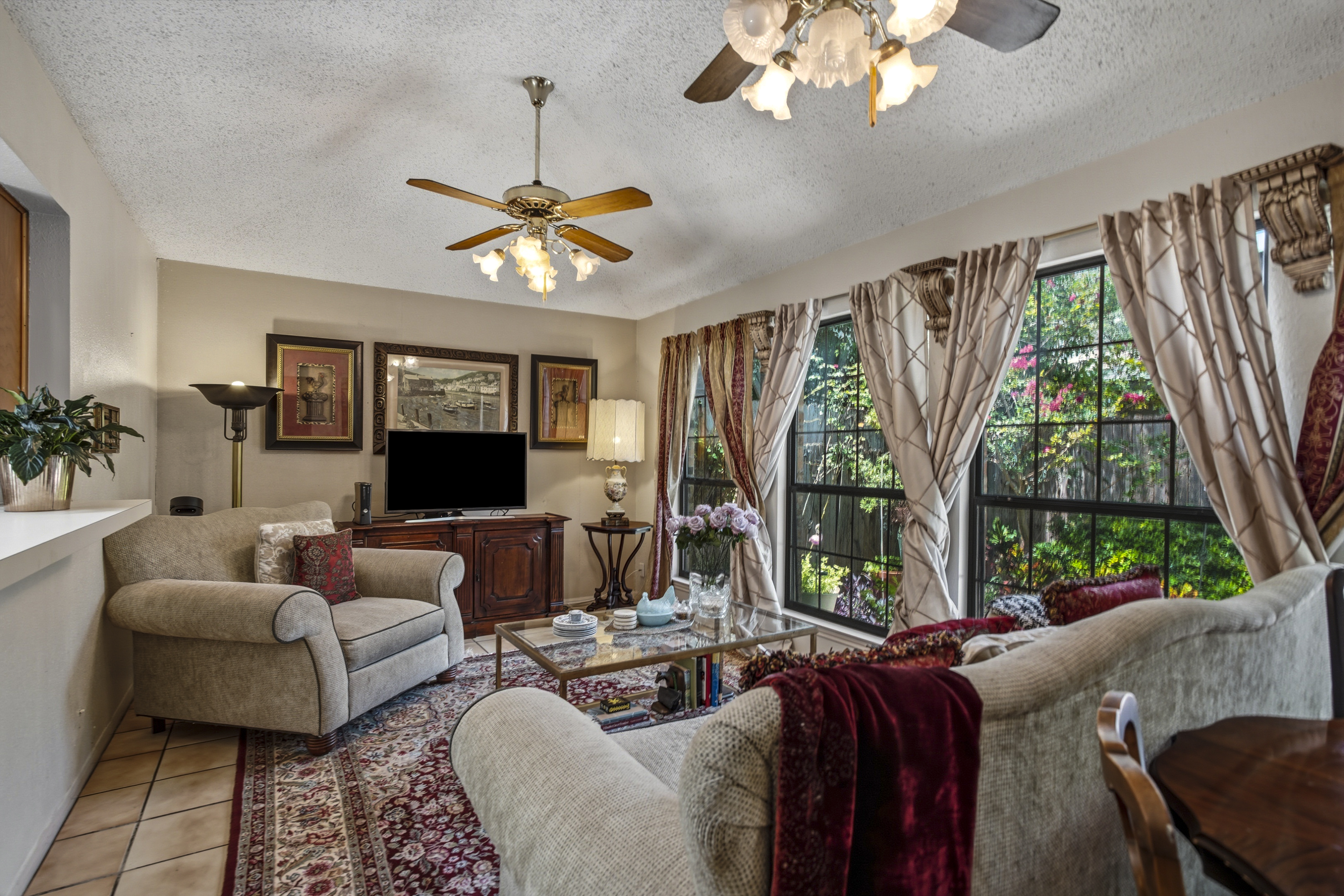  Timeless River Oaks Garden Home - 物件實景