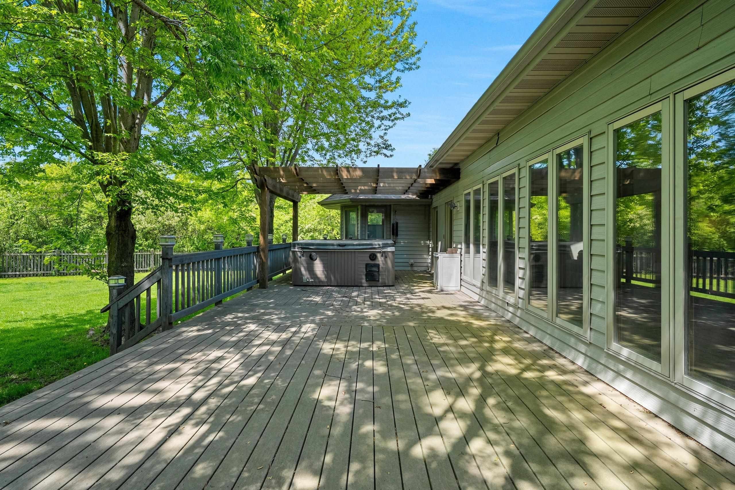 DE PERE, Wisconsin, 54115-9240, United States, 4 Bedrooms Bedrooms, ,4 BathroomsBathrooms,Residential,For Sale,2048017