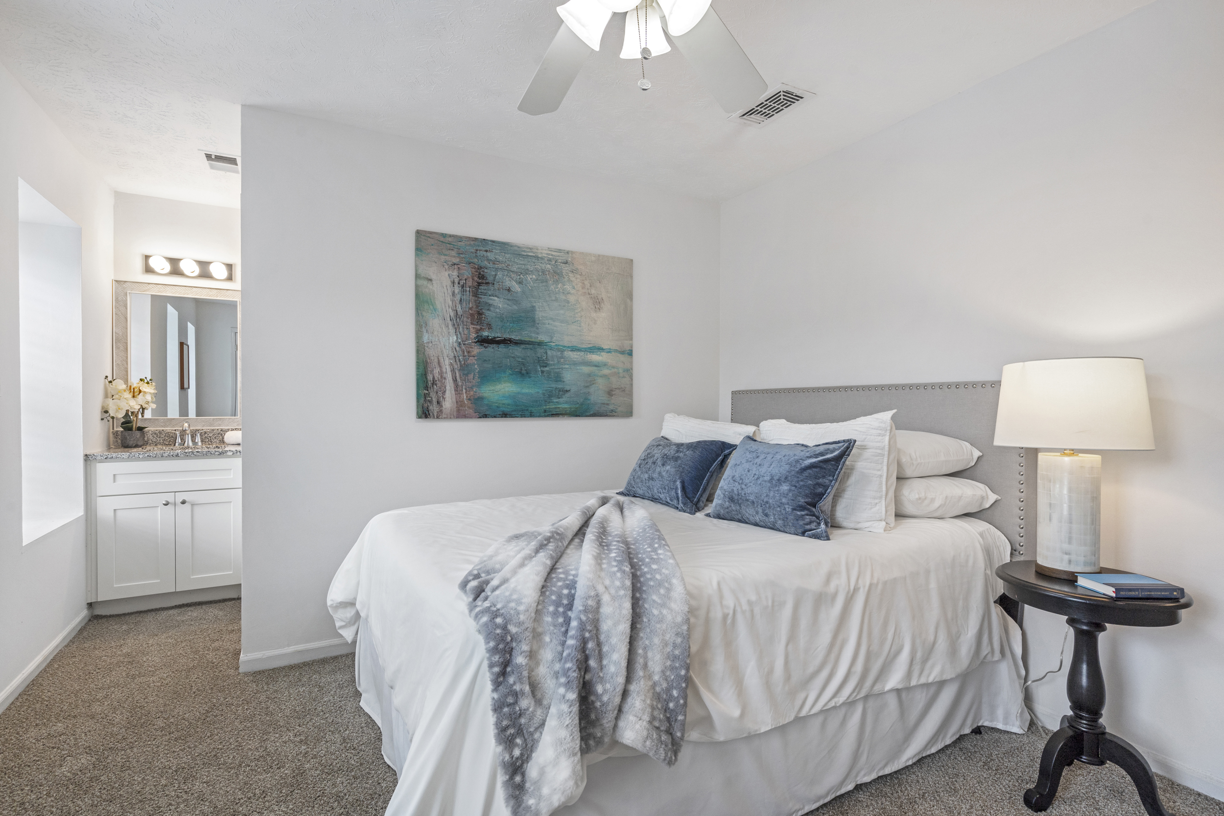  Bright, Stylish and Beautifully Updated Two Bedroom Townhome - 物件實景