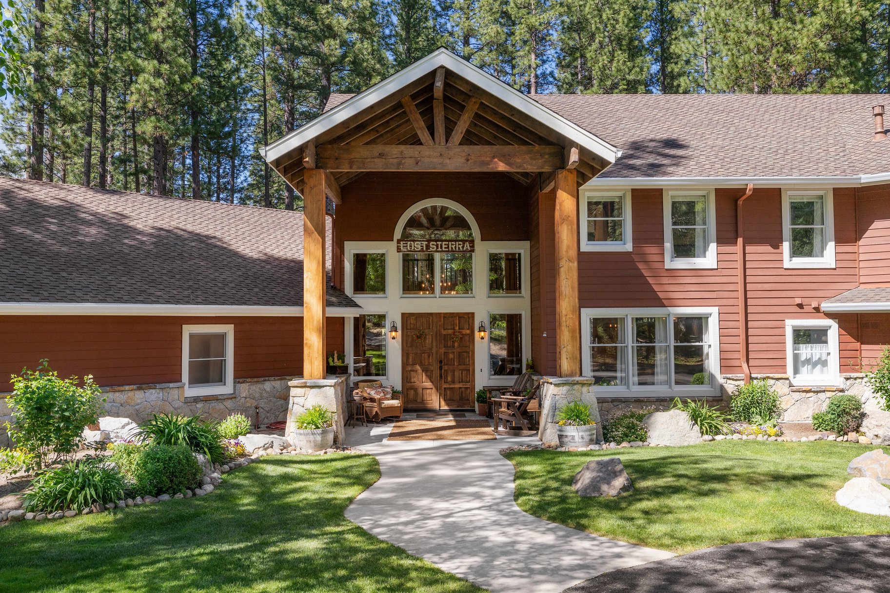  Hilltop Whitehawk Ranch Estate with Sweeping Meadow, Pond & Mountain Views - 物件實景