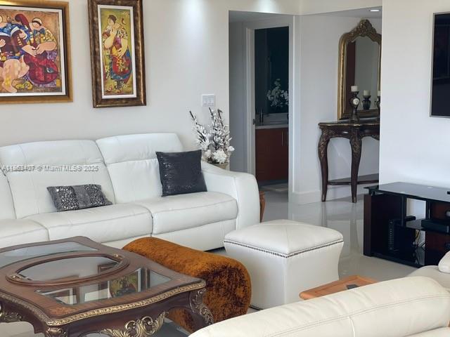 Aventura, Florida, 33180, United States, 2 Bedrooms Bedrooms, ,2 BathroomsBathrooms,Residential,For Sale,1926064