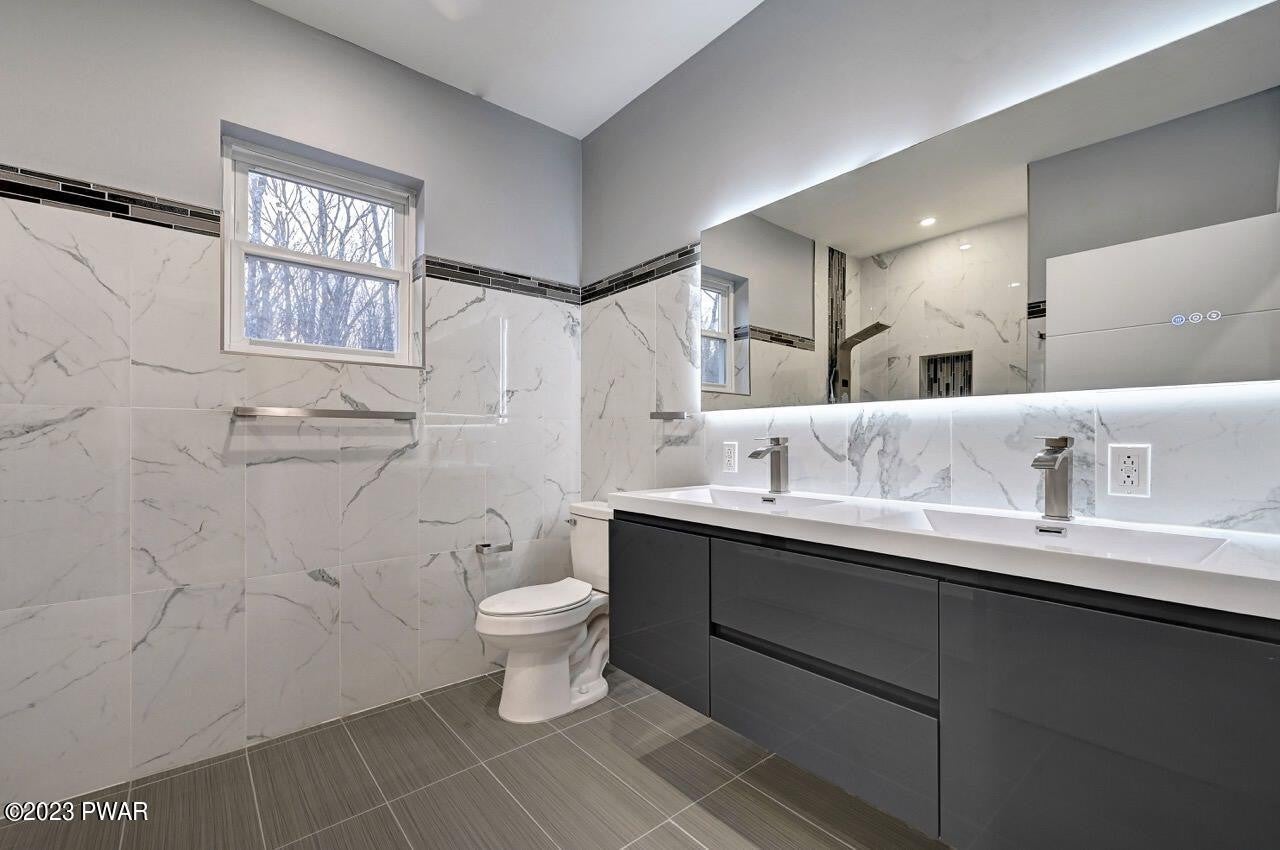 Lords Valley, Pennsylvania, 18428, United States, 4 Bedrooms Bedrooms, ,3 BathroomsBathrooms,Residential,For Sale,1923222