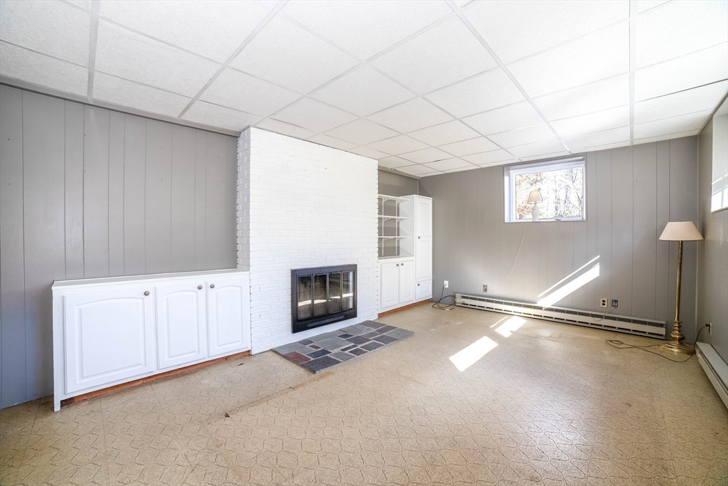 Holden, Massachusetts, 01520, United States, 3 Bedrooms Bedrooms, ,3 BathroomsBathrooms,Residential,For Sale,1991107