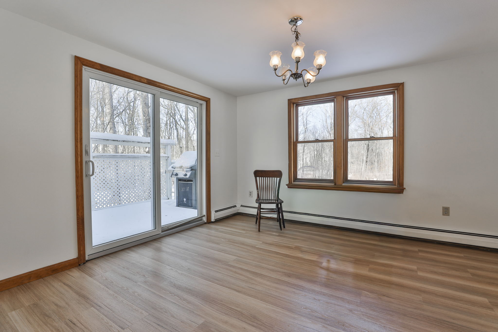 Derry, New Hampshire, 03038, United States, 3 Bedrooms Bedrooms, ,2 BathroomsBathrooms,Residential,For Sale,2006202