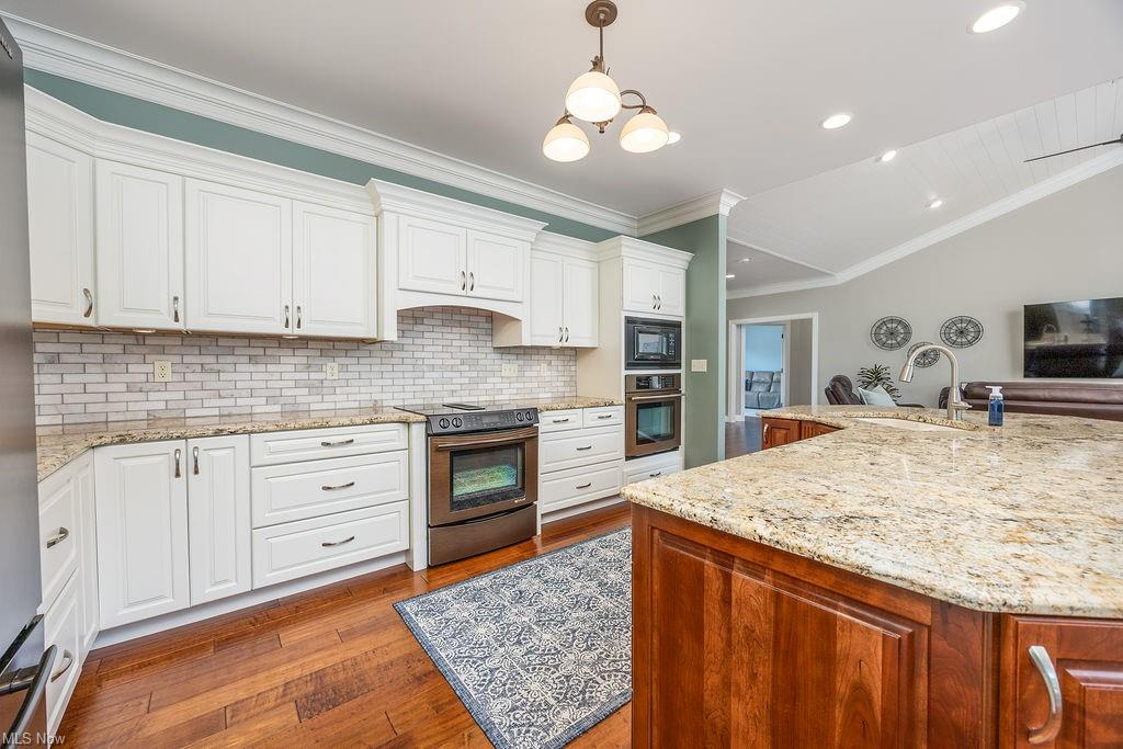 St Marys, West Virginia, 26170, United States, 3 Bedrooms Bedrooms, ,4 BathroomsBathrooms,Residential,For Sale,1928718