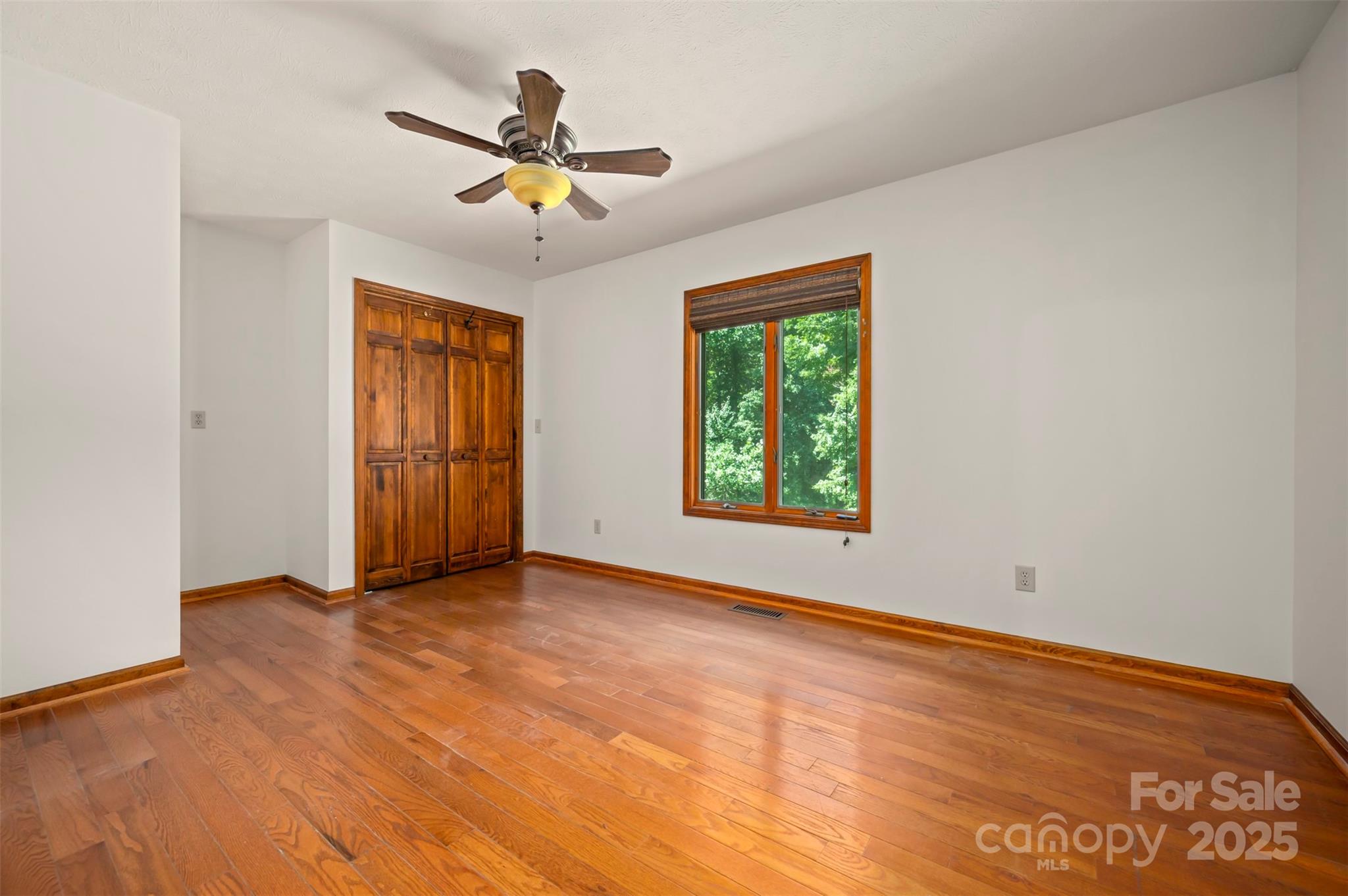 Horse Shoe, North Carolina, 28742, United States, 6 Bedrooms Bedrooms, ,6 BathroomsBathrooms,Residential,For Sale,1927207