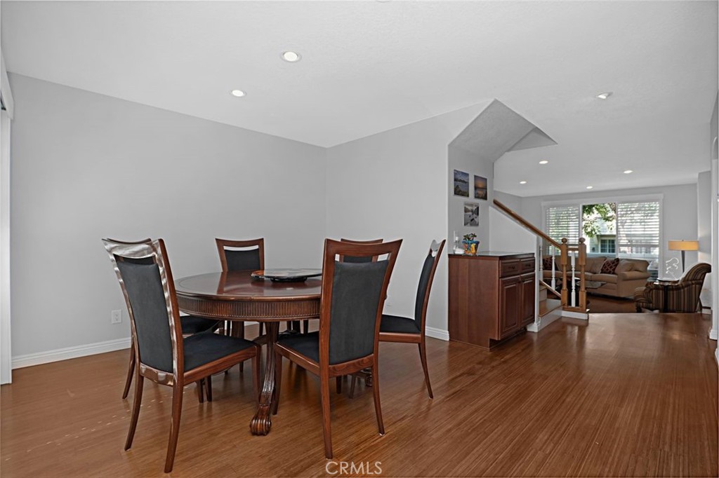 Long Beach, California, 90803, United States, 2 Bedrooms Bedrooms, ,3 BathroomsBathrooms,Residential,For Sale,1917947