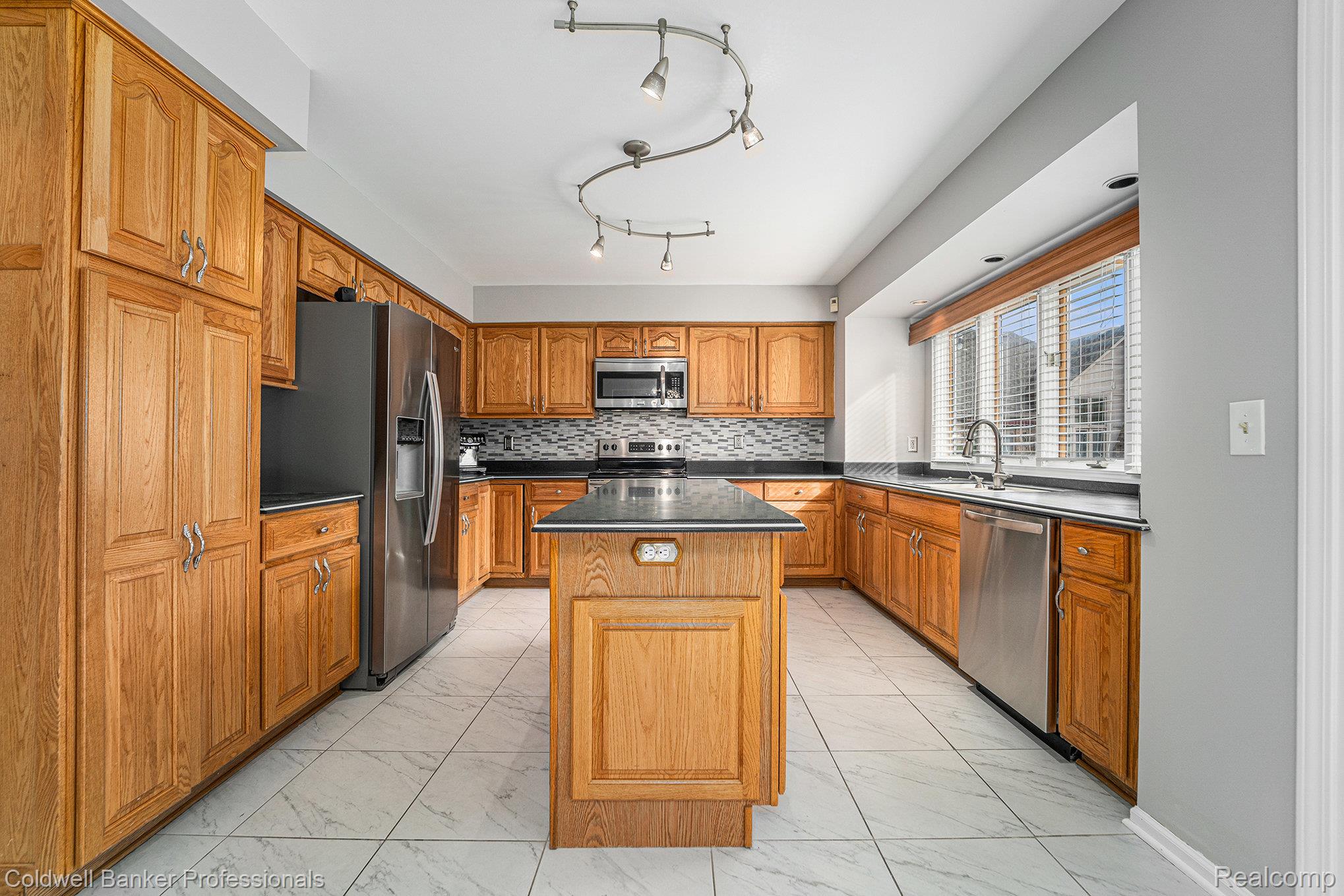 ShelbyTwp, Michigan, 48315, United States, 3 Bedrooms Bedrooms, ,4 BathroomsBathrooms,Residential,For Sale,1967840