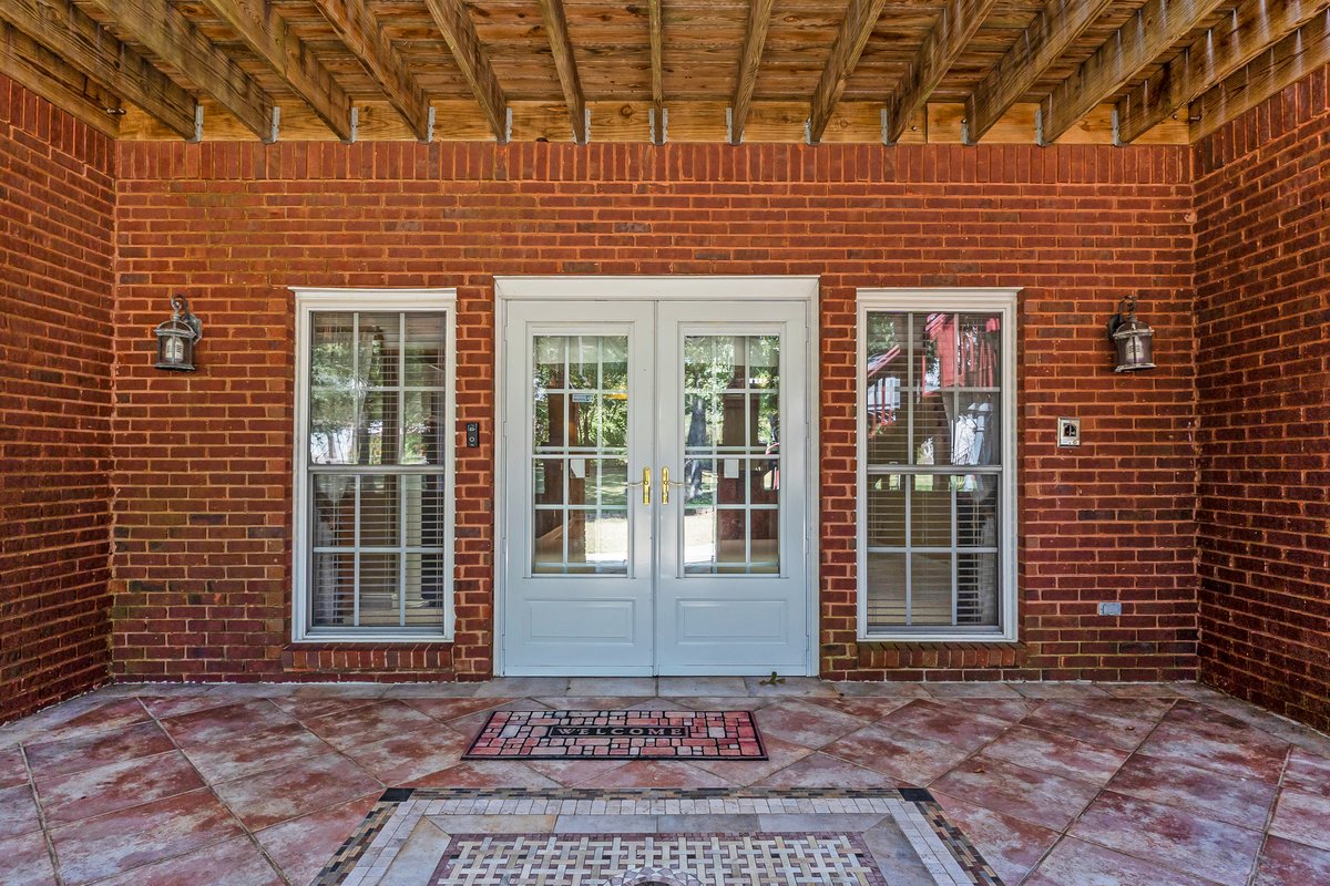 Tullahoma, Tennessee, 37388, United States, 6 Bedrooms Bedrooms, ,5 BathroomsBathrooms,Residential,For Sale,1851275