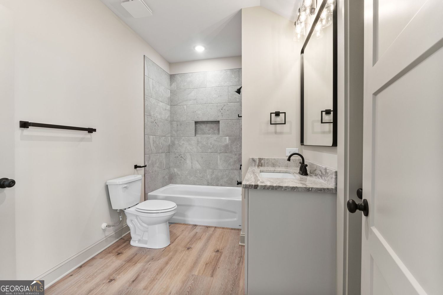 Barnesville, Georgia, 30204, United States, 4 Bedrooms Bedrooms, ,4 BathroomsBathrooms,Residential,For Sale,1859090