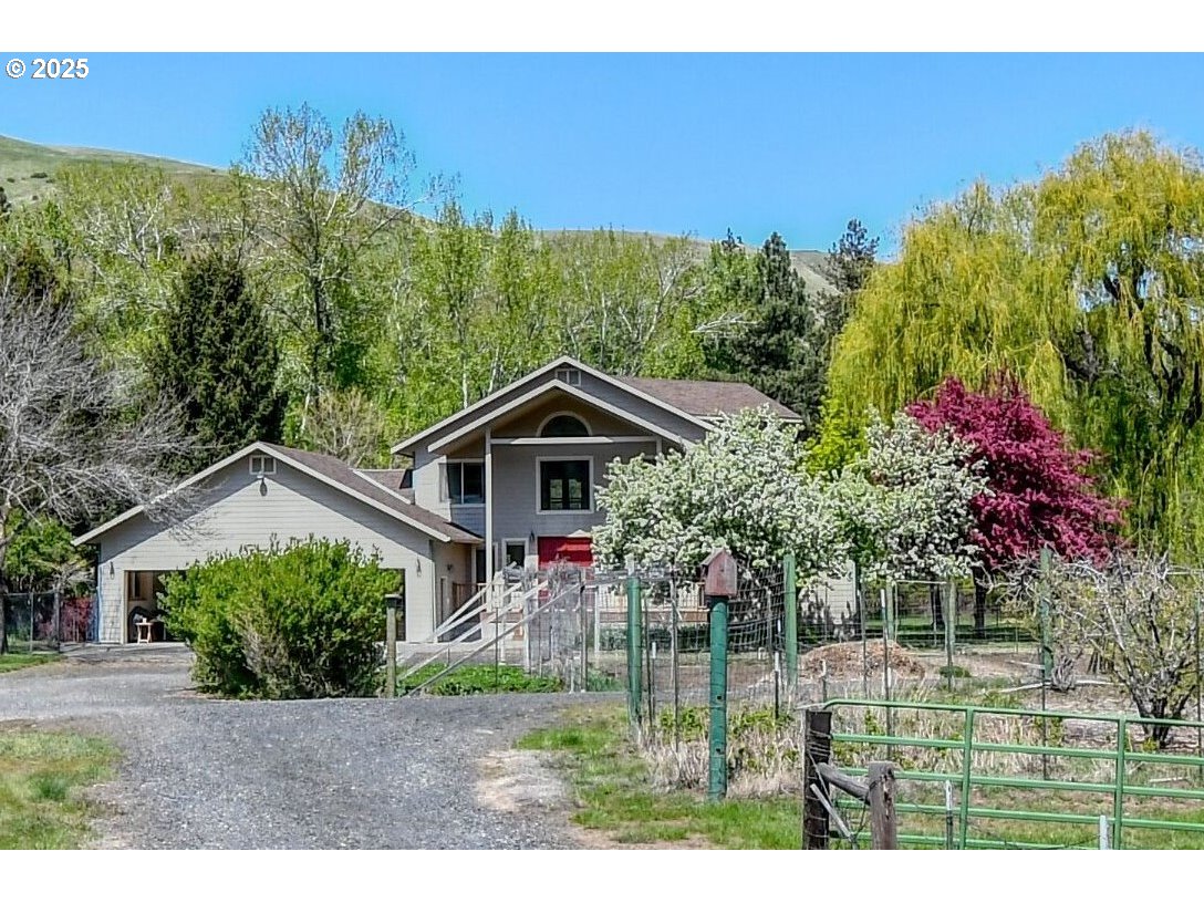 Adams, Oregon, 97810, United States, 4 Bedrooms Bedrooms, ,3 BathroomsBathrooms,Residential,For Sale,1793219