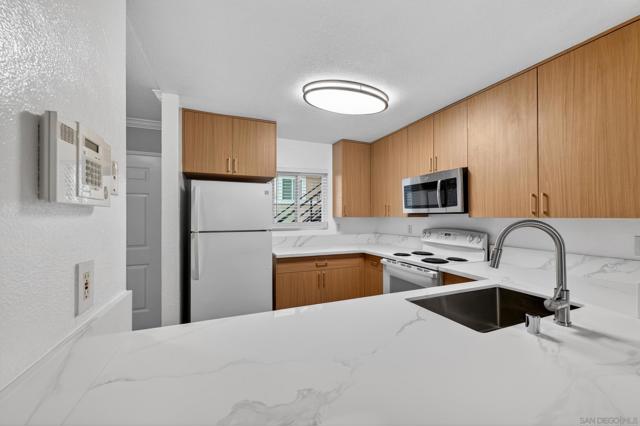 San Diego, California, 92122, United States, 2 Bedrooms Bedrooms, ,1 BathroomBathrooms,Residential,For Sale,2048428