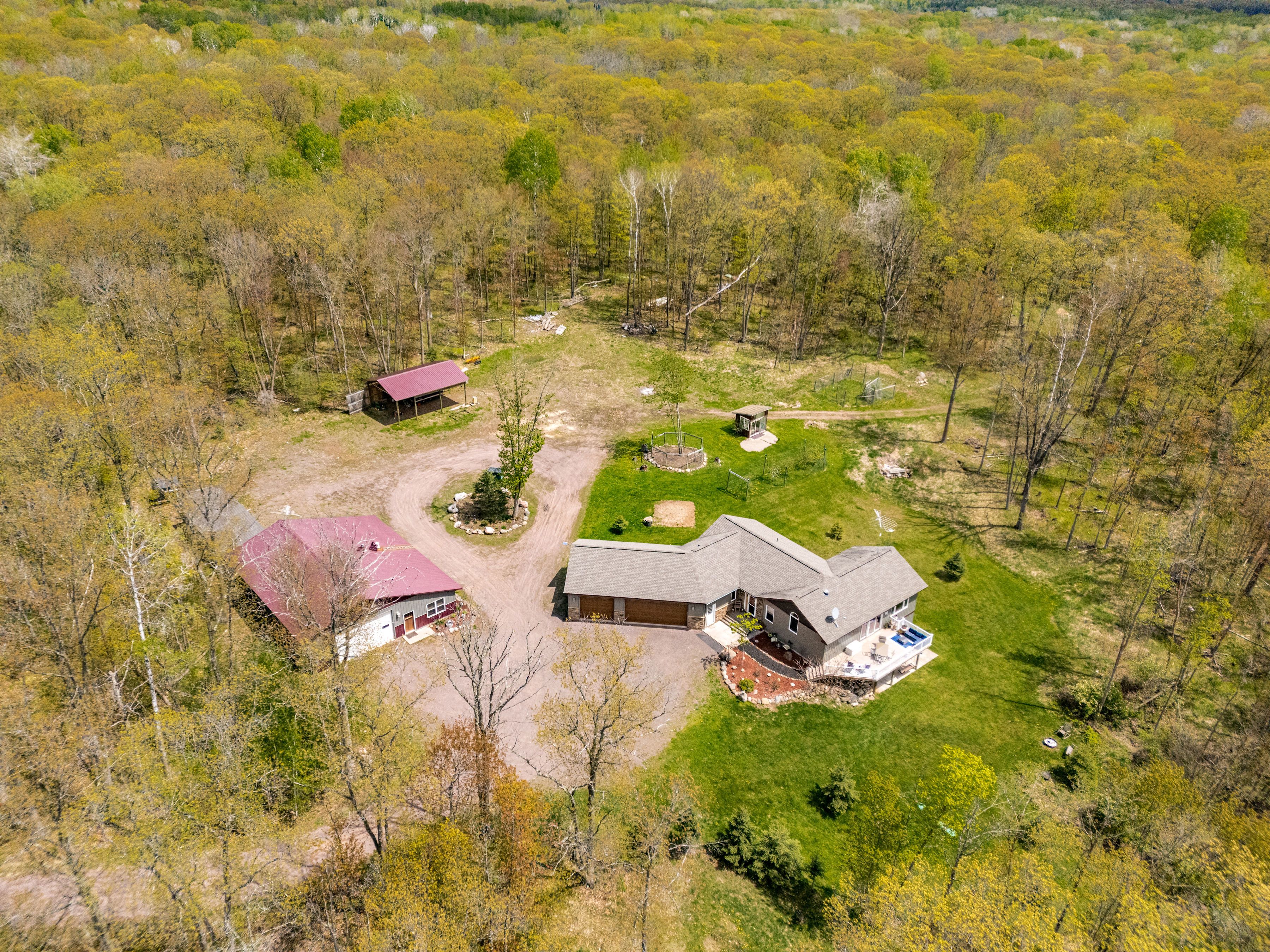  Luxury Woodland Retreat with Custom Craftsmanship and Treehouse Escape - 物件實景