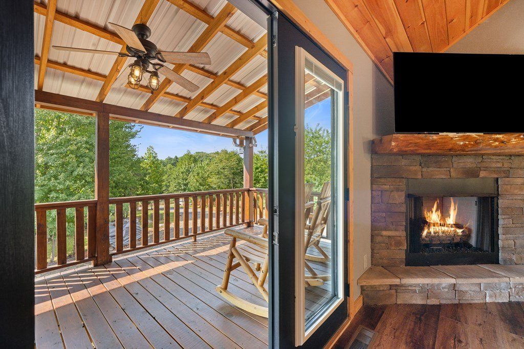 Murphy, North Carolina, 28906, United States, 4 Bedrooms Bedrooms, ,3 BathroomsBathrooms,Residential,For Sale,1905672