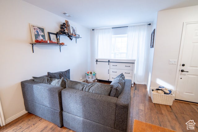 Sandy, Utah, 84070, United States, 3 Bedrooms Bedrooms, ,3 BathroomsBathrooms,Residential,For Sale,1975525