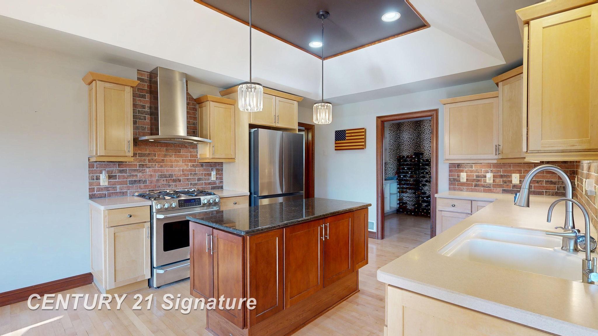 Fenton, Michigan, 48430, United States, 6 Bedrooms Bedrooms, ,4 BathroomsBathrooms,Residential,For Sale,1976063