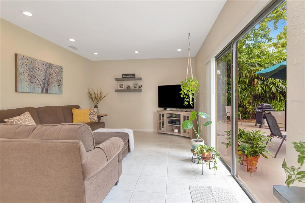 Largo, Florida, 33773, United States, 3 Bedrooms Bedrooms, ,3 BathroomsBathrooms,Residential,For Sale,1839107