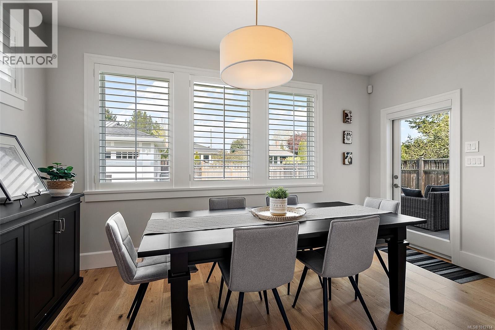 OAK BAY, British Columbia, V8S 2W2, CA, 3 Bedrooms Bedrooms, ,3 BathroomsBathrooms,Residential,For Sale,1949531