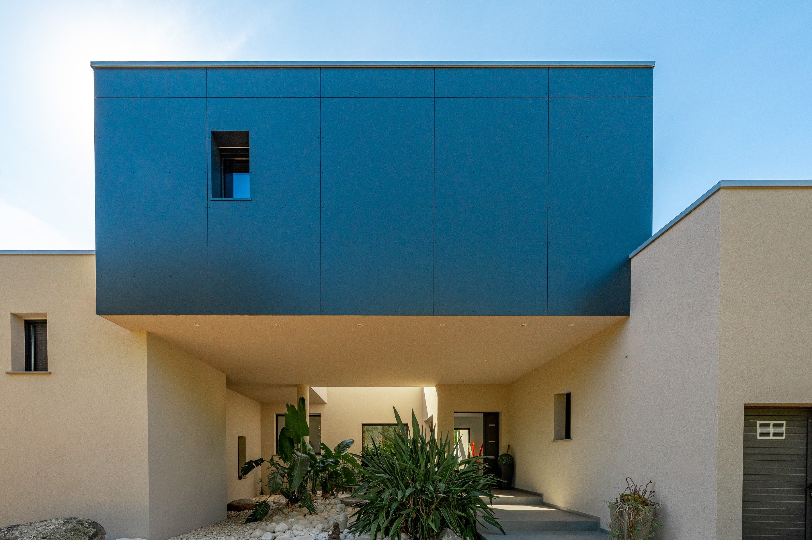  Contemporary 300 sqm villa with a mirror pool in Pinarello – 5 suites - 物件實景