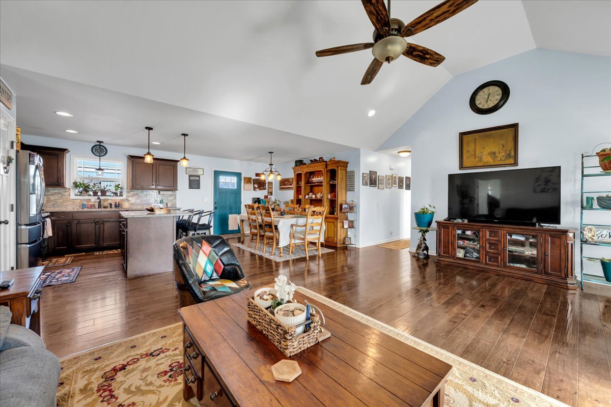 Manchester, Tennessee, 37355, United States, 3 Bedrooms Bedrooms, ,2 BathroomsBathrooms,Residential,For Sale,2007500