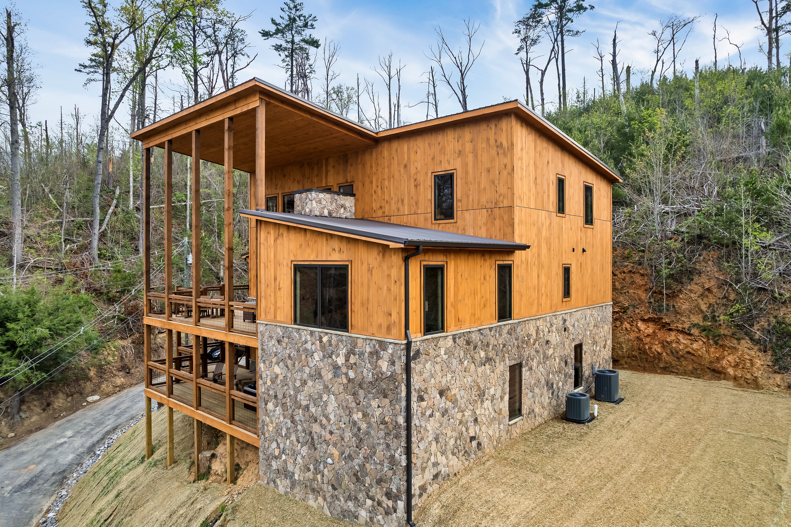 Gatlinburg, Tennessee, 37738, United States, 5 Bedrooms Bedrooms, ,4 BathroomsBathrooms,Residential,For Sale,1920322