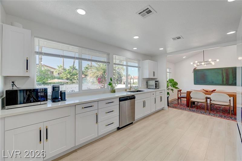 Las Vegas, Nevada, 89120, United States, 4 Bedrooms Bedrooms, ,3 BathroomsBathrooms,Residential,For Sale,2047975
